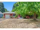 880 Hughes St - Photo 2