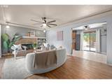 880 Hughes St - Photo 4
