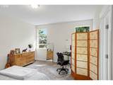 415 6TH St - Photo 18