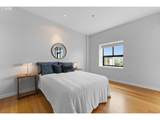1025 Couch St - Photo 20