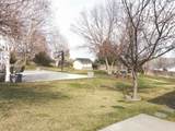875 Lakeview Ct - Photo 4