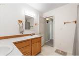 880 F St - Photo 22