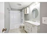 17582 Rolling Hill Ln - Photo 13