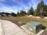 1070 Park Pl - Photo 18