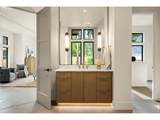 3537 Lake Grove Ave - Photo 22