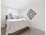 1075 Emerald Dr - Photo 16