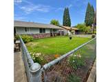 1510 Lester St - Photo 2