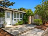 1120 Columbia St - Photo 3