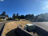 576 Klamath Ave - Photo 3