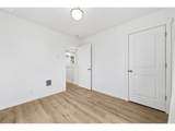 5592 Burnett Ave - Photo 22