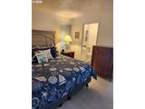 1040 Bay St - Photo 17