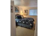 1040 Bay St - Photo 21