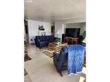 1040 Bay St - Photo 8
