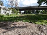 1370 Leslie St - Photo 3