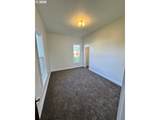 584 Baxter St - Photo 12