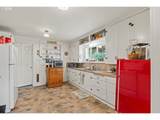 131 Bender St - Photo 12