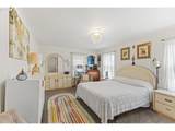 131 Bender St - Photo 16