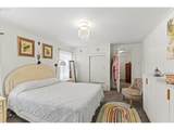 131 Bender St - Photo 17