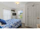 131 Bender St - Photo 18