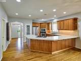 693 Fairwood Cres - Photo 5