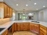 693 Fairwood Cres - Photo 9