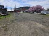 815 Applegate - Photo 3