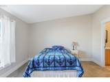 1015 Oak St - Photo 19