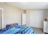 1015 Oak St - Photo 20