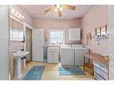 208 7TH St - Photo 32