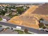 854 Hartley Ave - Photo 4