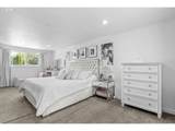 1709 Springhill Dr - Photo 16