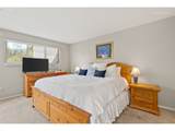8325 Seneca St - Photo 20