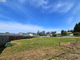 425 Railroad St - Photo 2