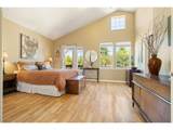 1048 Burnside Rd - Photo 30