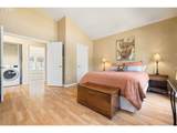 1048 Burnside Rd - Photo 31