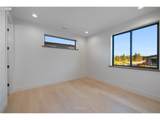 423 Meadows Dr - Photo 17