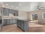575 Baker St - Photo 15