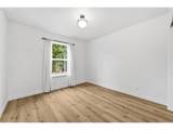 5592 Burnett Ave - Photo 23