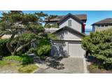 1360 Pacific St - Photo 3
