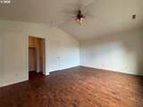 815 Old County Rd - Photo 14