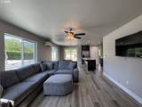 1123 Laura St - Photo 4