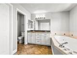 8135 Seneca St - Photo 13