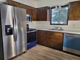 300 Maple St - Photo 12