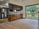 300 Maple St - Photo 13