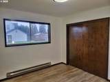300 Maple St - Photo 15