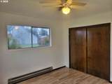 300 Maple St - Photo 16