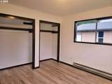 300 Maple St - Photo 17