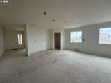 593 Taft St - Photo 4
