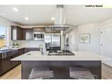 577 Taft St - Photo 16