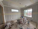 577 Taft St - Photo 2